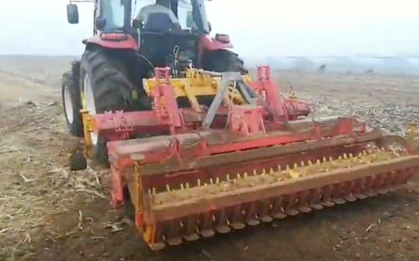 深松機(jī)，聯(lián)合耕整機(jī)作業(yè)視頻